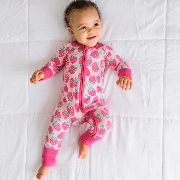 Little Sleepies Sweet Strawberries Zippy Size 0-3 months - Picture 1 of 5